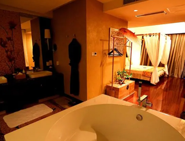 青岛黄岛养生会所的黄昏恋：当爱情遇上八十岁